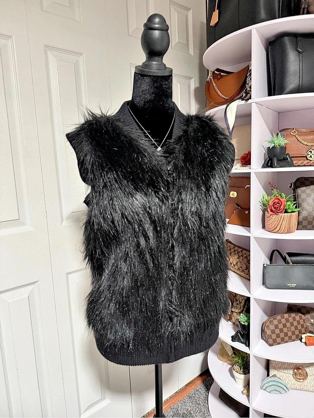 I ❤️ Ronson Black Faux-Fur Vest Size Medium Like New